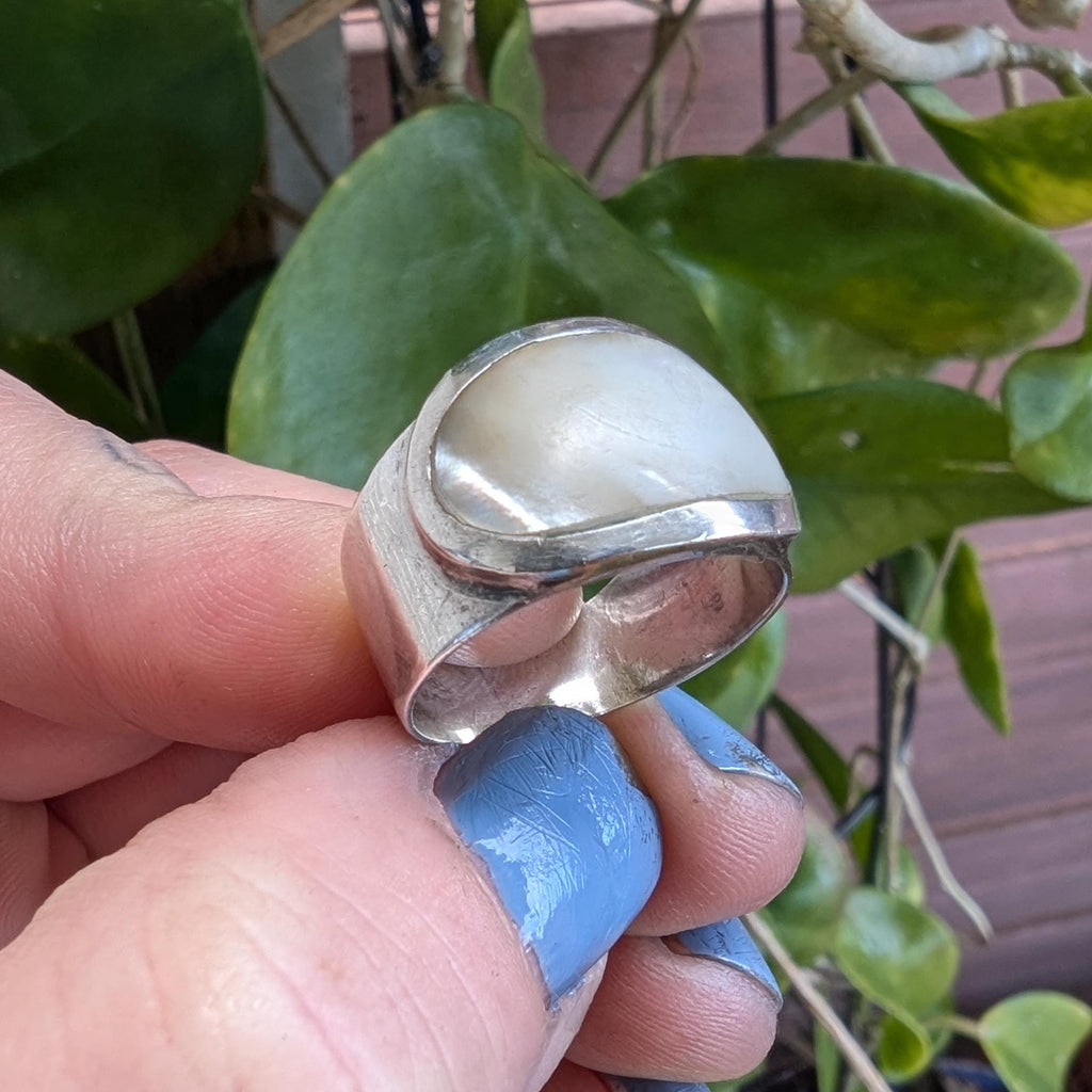 Vintage Natural Mother of Pearl & Sterling Silver ring