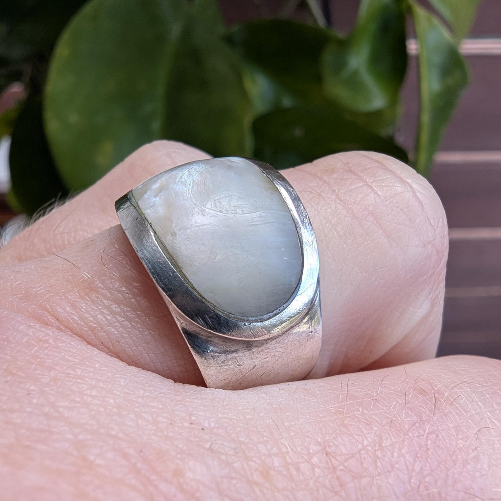 Vintage Natural Mother of Pearl & Sterling Silver ring
