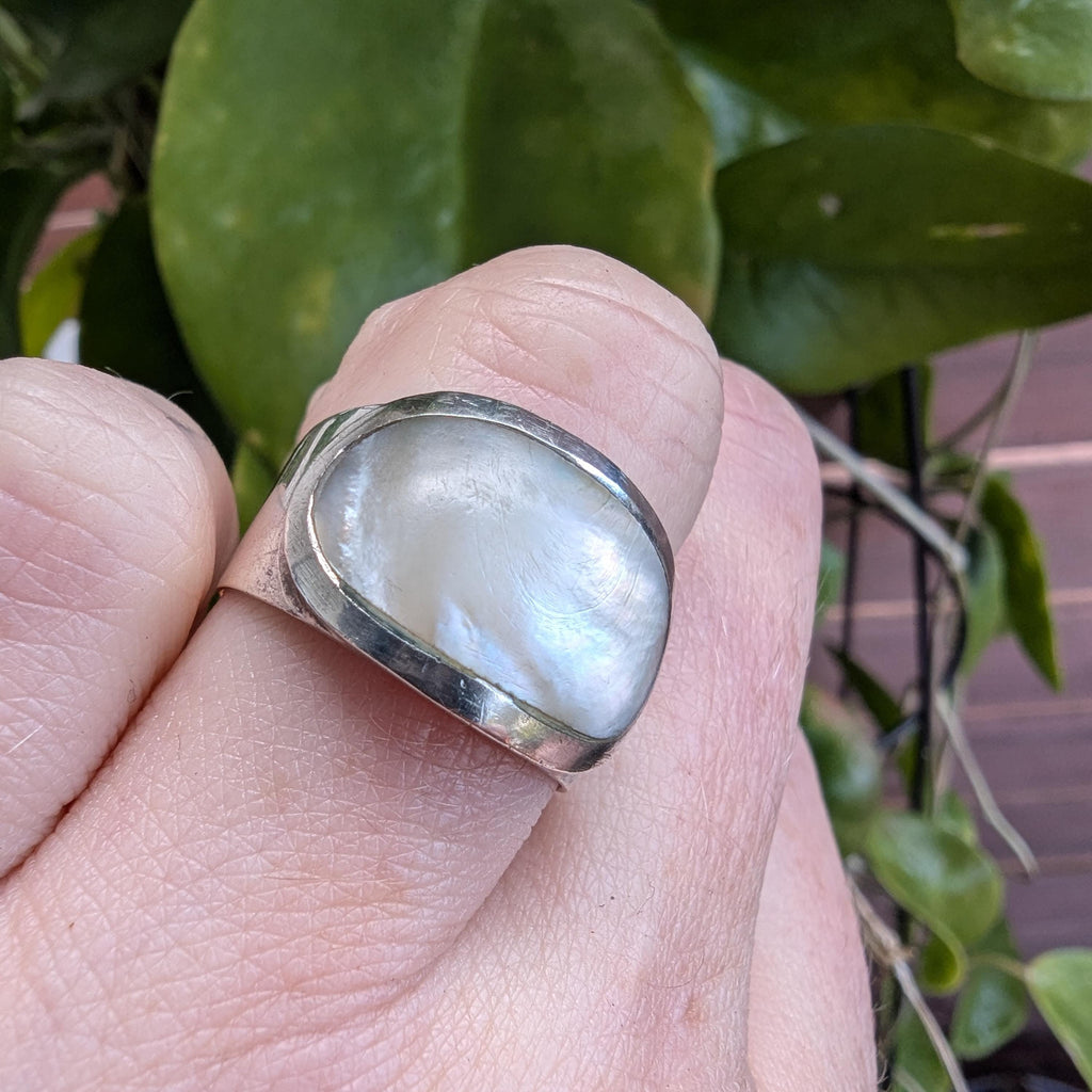 Vintage Natural Mother of Pearl & Sterling Silver ring