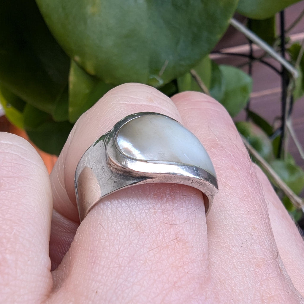 Vintage Natural Mother of Pearl & Sterling Silver ring