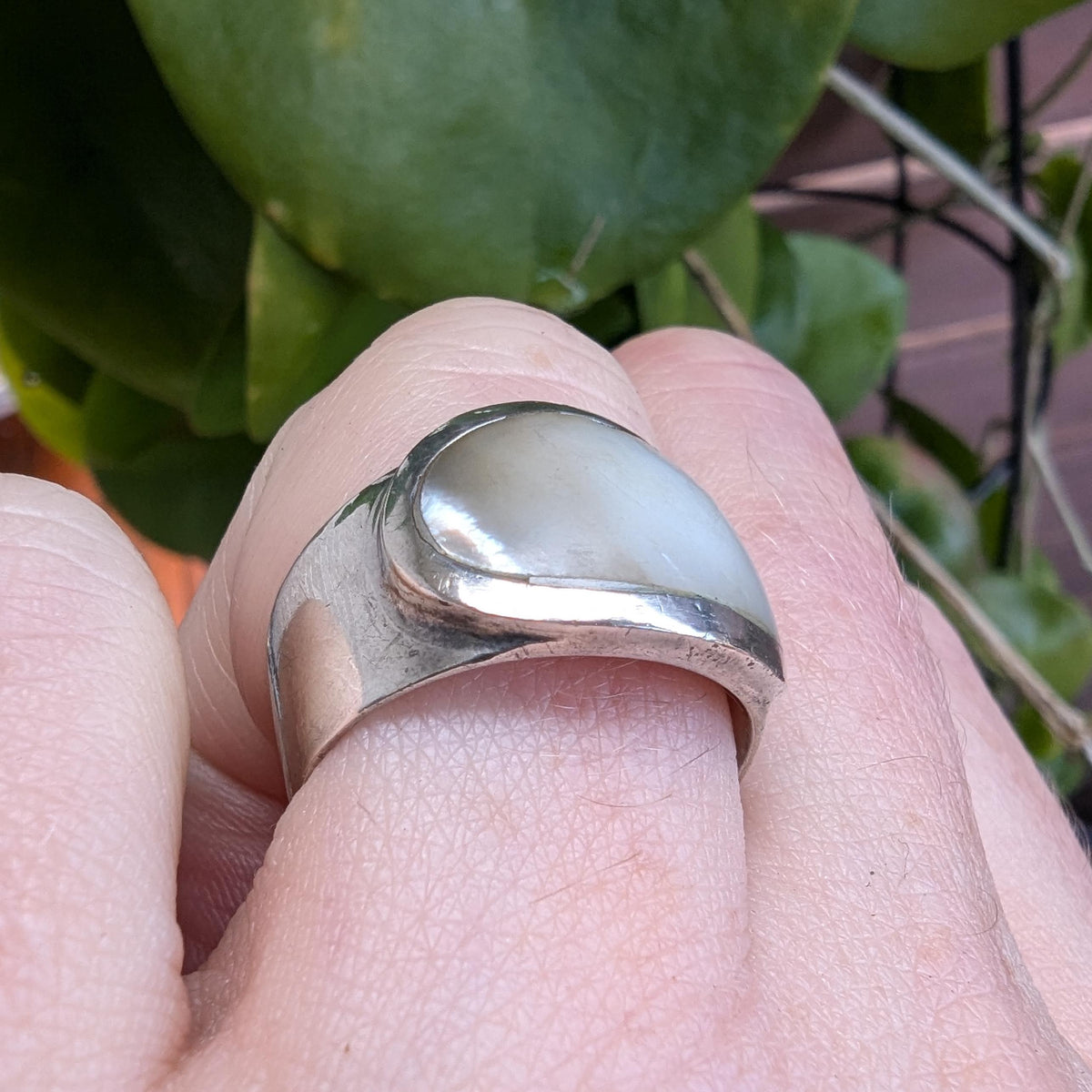 Vintage Natural Mother of Pearl & Sterling Silver ring