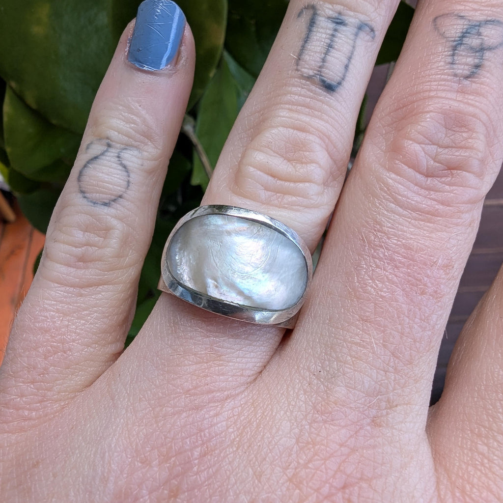 Vintage Natural Mother of Pearl & Sterling Silver ring