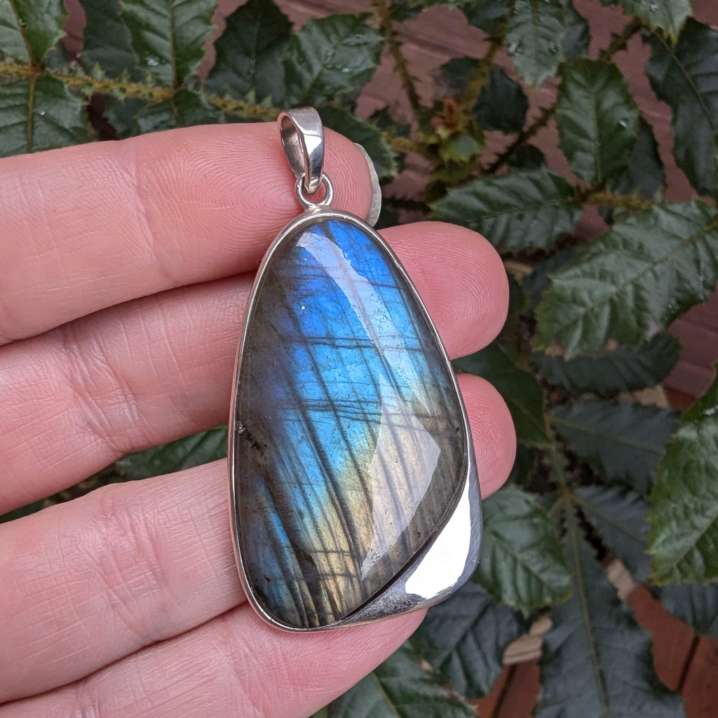 Pre-loved Labradorite & sterling silver pendant