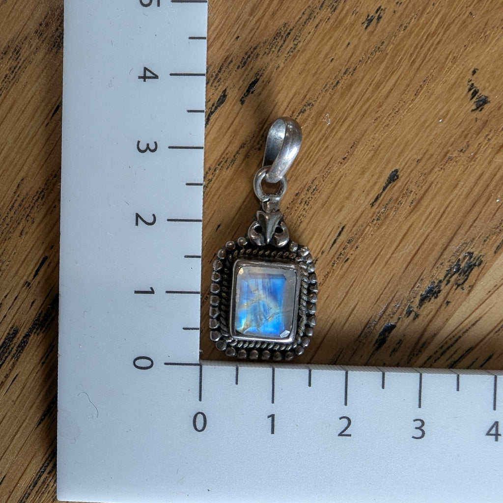 Vintage rainbow moonstone & sterling silver pendant